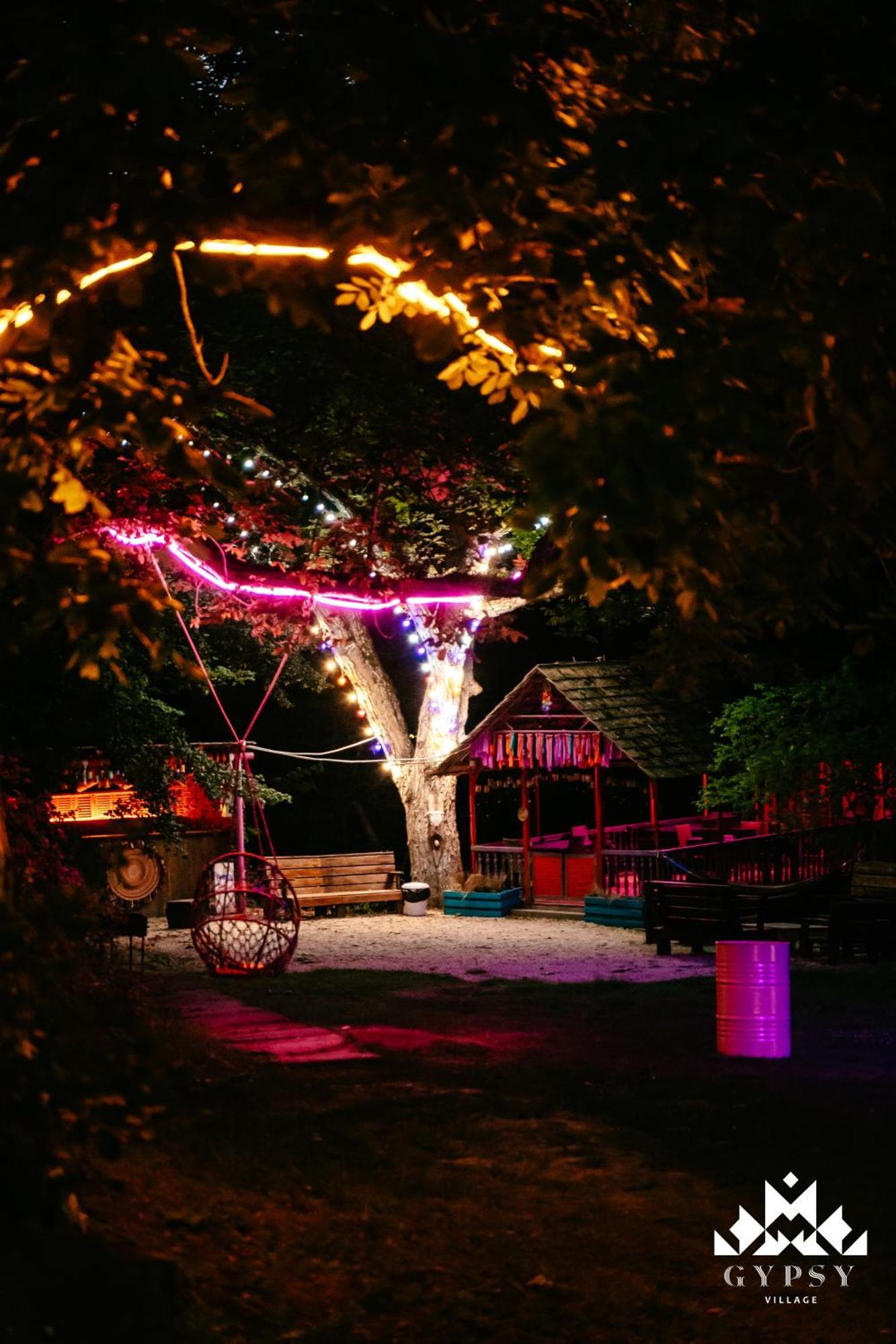 Gipsy Village Park Hotel Asureti Extérieur photo