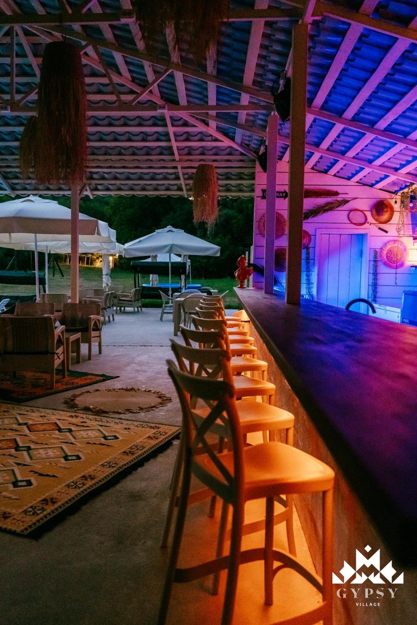 Gipsy Village Park Hotel Asureti Extérieur photo